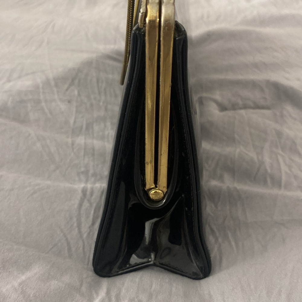 Etra Vintage 1950’s classic Patent Leather Clutch Purse with Gold Hardware - Picture 6 of 14